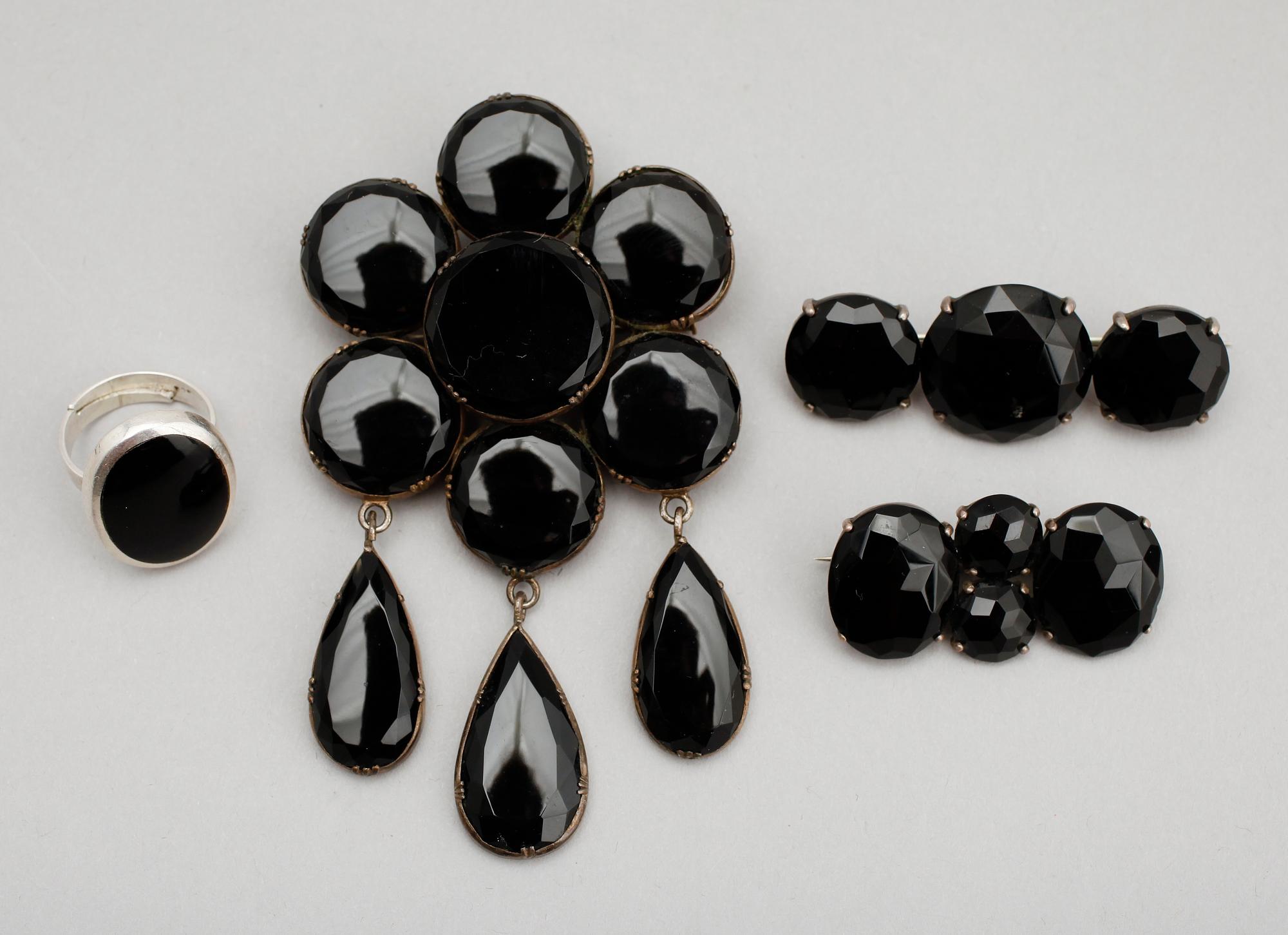 SMYCKEN, 4 delar, silver med gagater, 1800-/1900-tal.