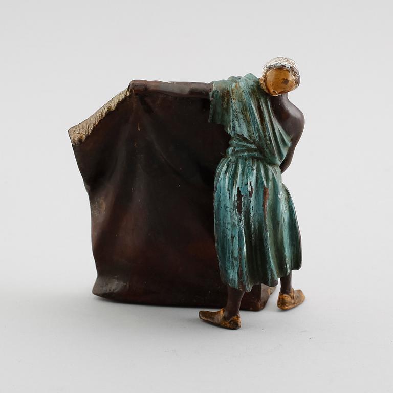 FIGUR, wienerbrons, signerad Berg, omkring år 1900.