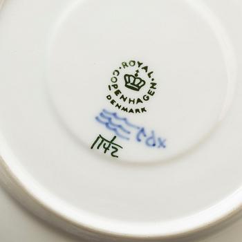 ROYAL COPENHAGEN, mat- och kaffeservis, 69 delar, porslin, "Musselmalet", Danmark.