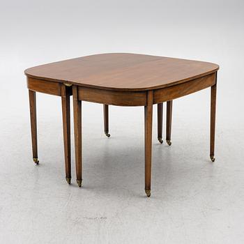 A dining table, England, 19th Century.