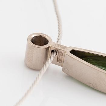 Wolfgang Gessl, halssmycke, 18K vitgul med grön turmalin, och brun briljantslipad diamant.
