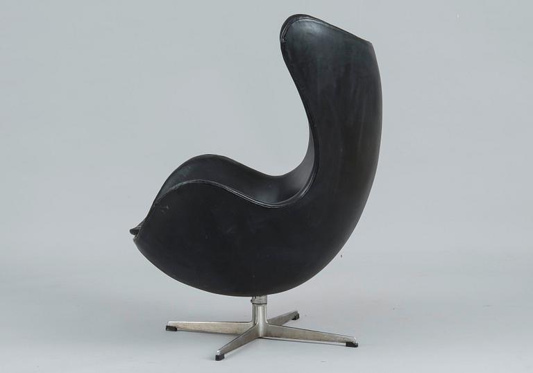 Arne Jacobsen, AN ARMCHAIR.