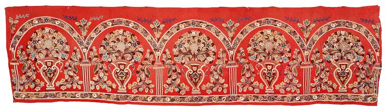 ANTIQUE RASCHT EMBROIDERY. 57 x 212,5 cm.