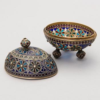 A RUSSIAN PLIQUE A JOUR ENAMEL EGG, silver, Russia ca 1900.