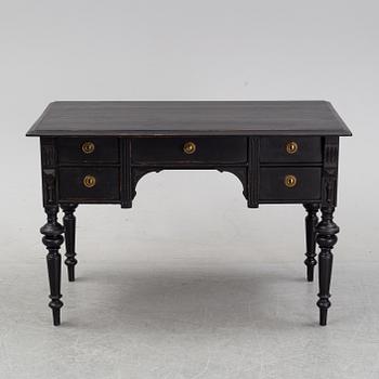 Skrivbord, renässansstil, från omkring år 1900.
