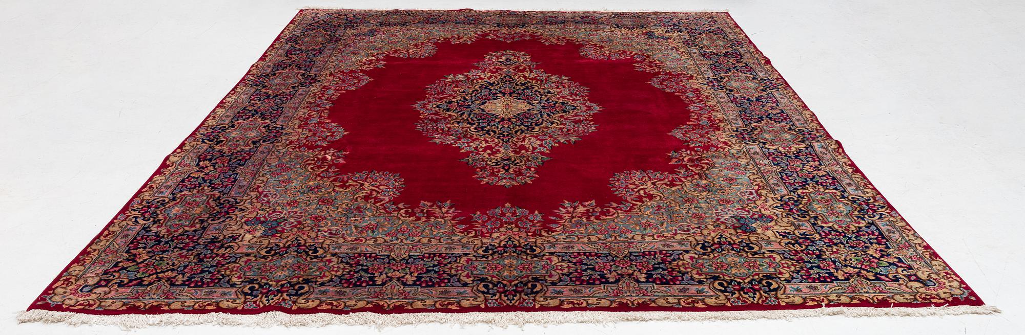 Carpet, Kirman Laver, semi-antique, 392 x 296 cm.