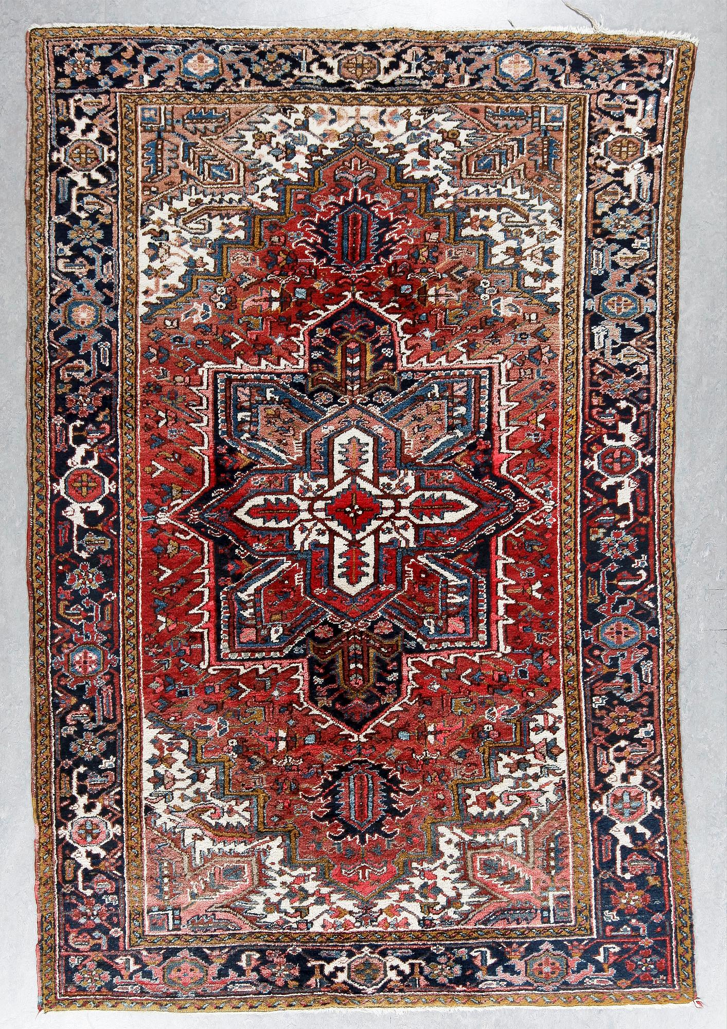 MATTA, Nordvästpersisk sannolikt Heris, ca 291x189 cm.