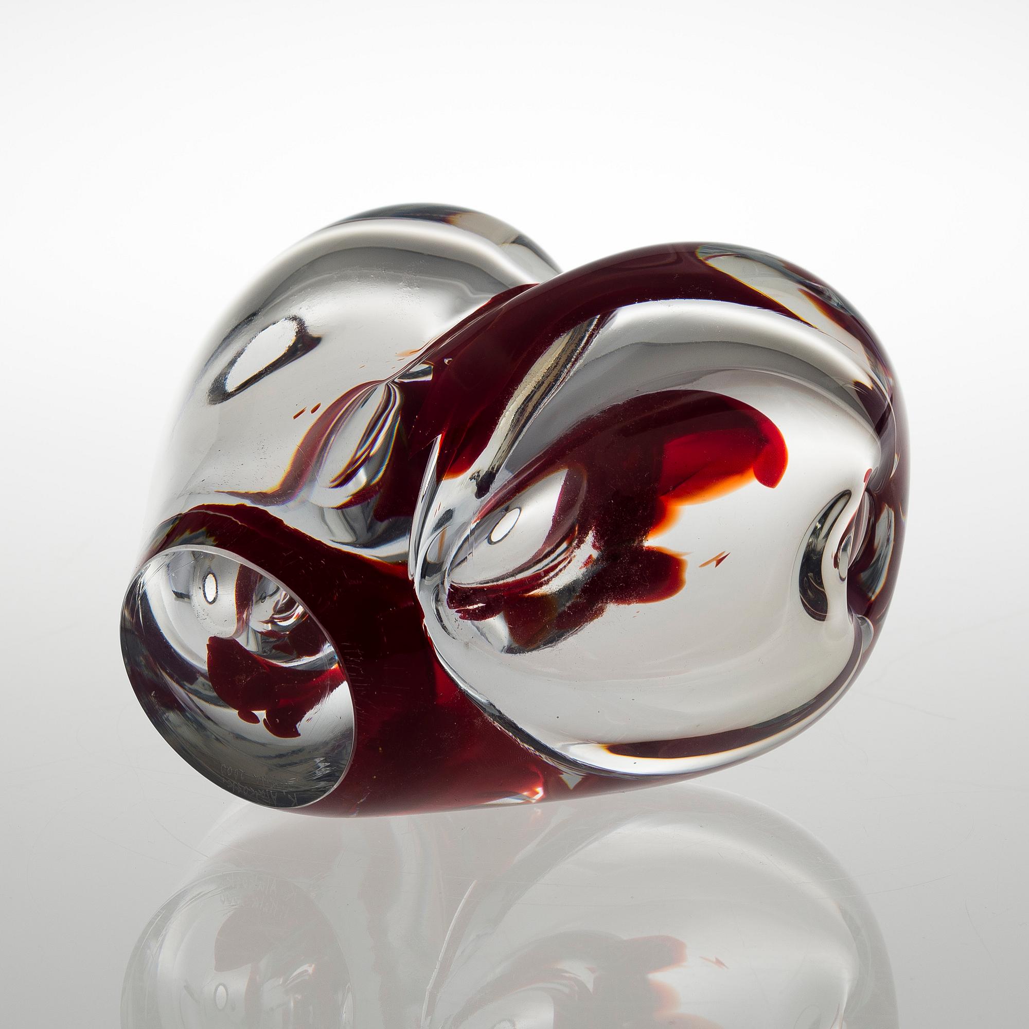 A KARI ALAKOSKI GLASS SCULPTURE / VASE, signed K. Alakoski Iittala 2008.