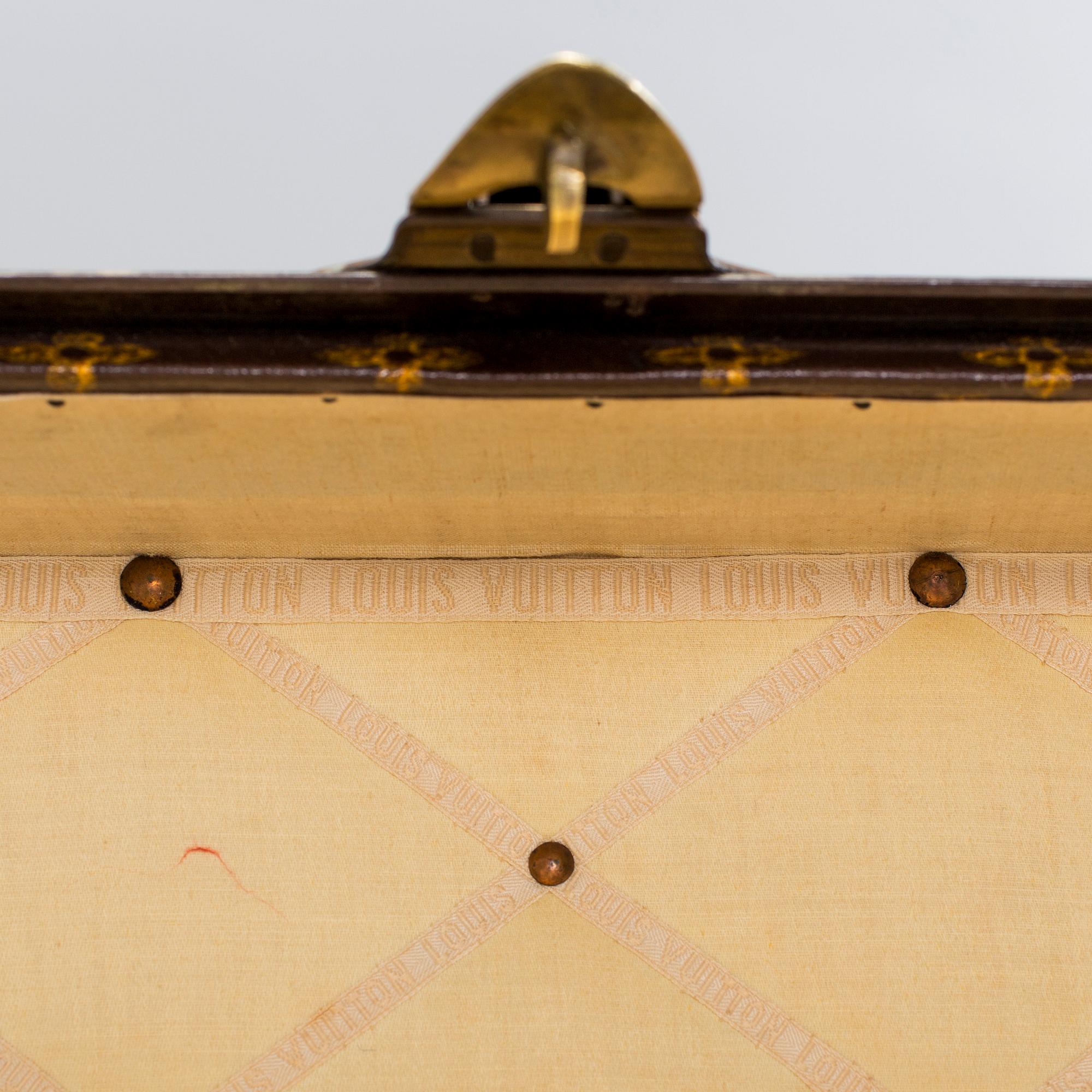 TRUNK Louis Vuitton.