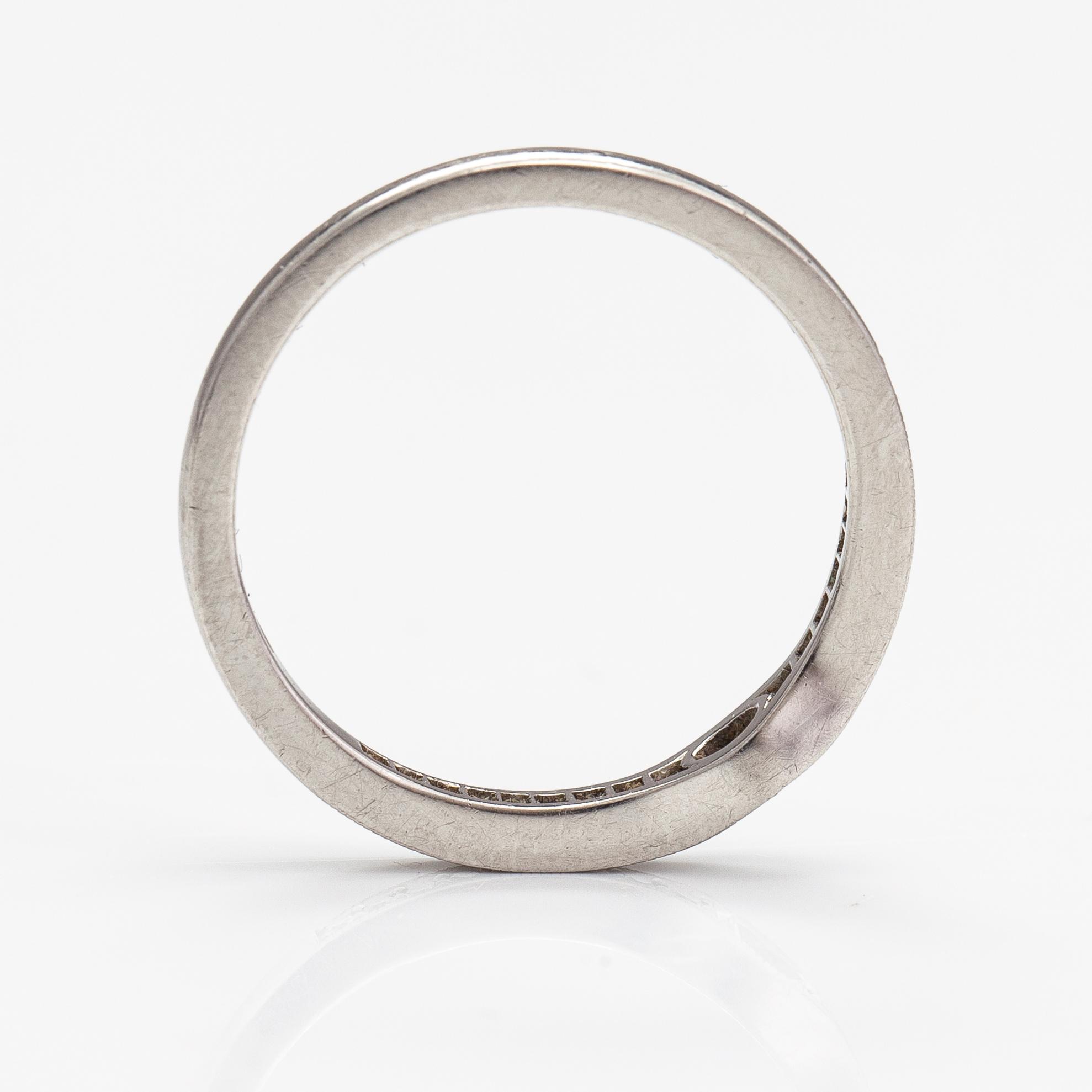 Ring, platina, diamanter ca 0.31 ct tot. Torbjörn Tillander, Helsingfors 2011.