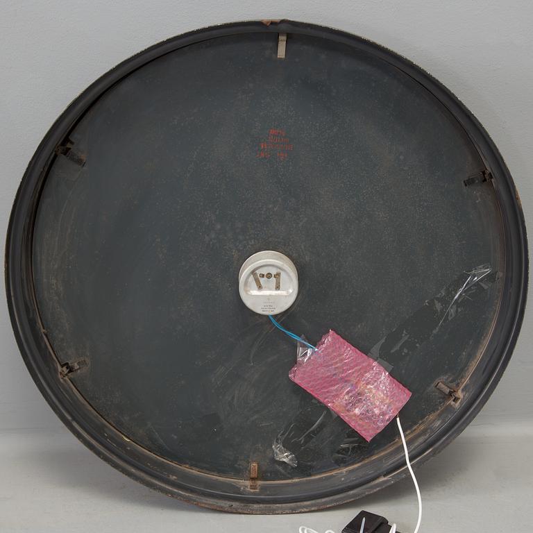 a Siemens "ANU 39" wall clock from the first half of the 20th century.