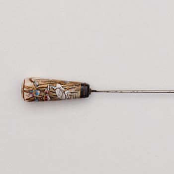 A Japanese painted hat pin, Meiji (1868-1912).