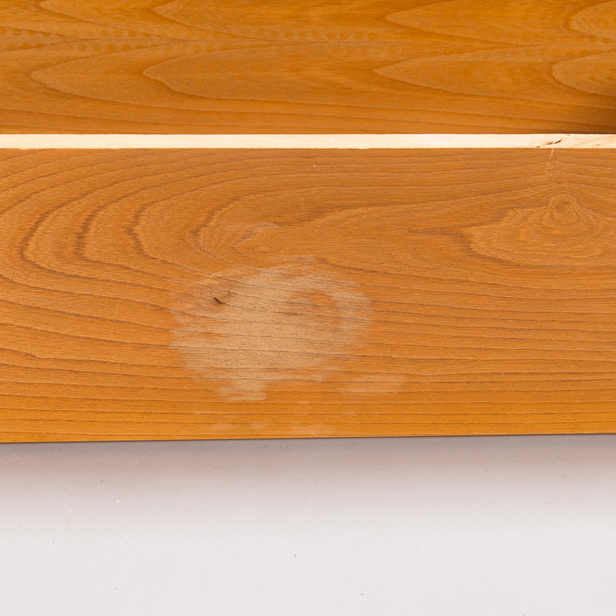 Seinähyllyjä, 2 kpl, 1900-luvun puoliväli.