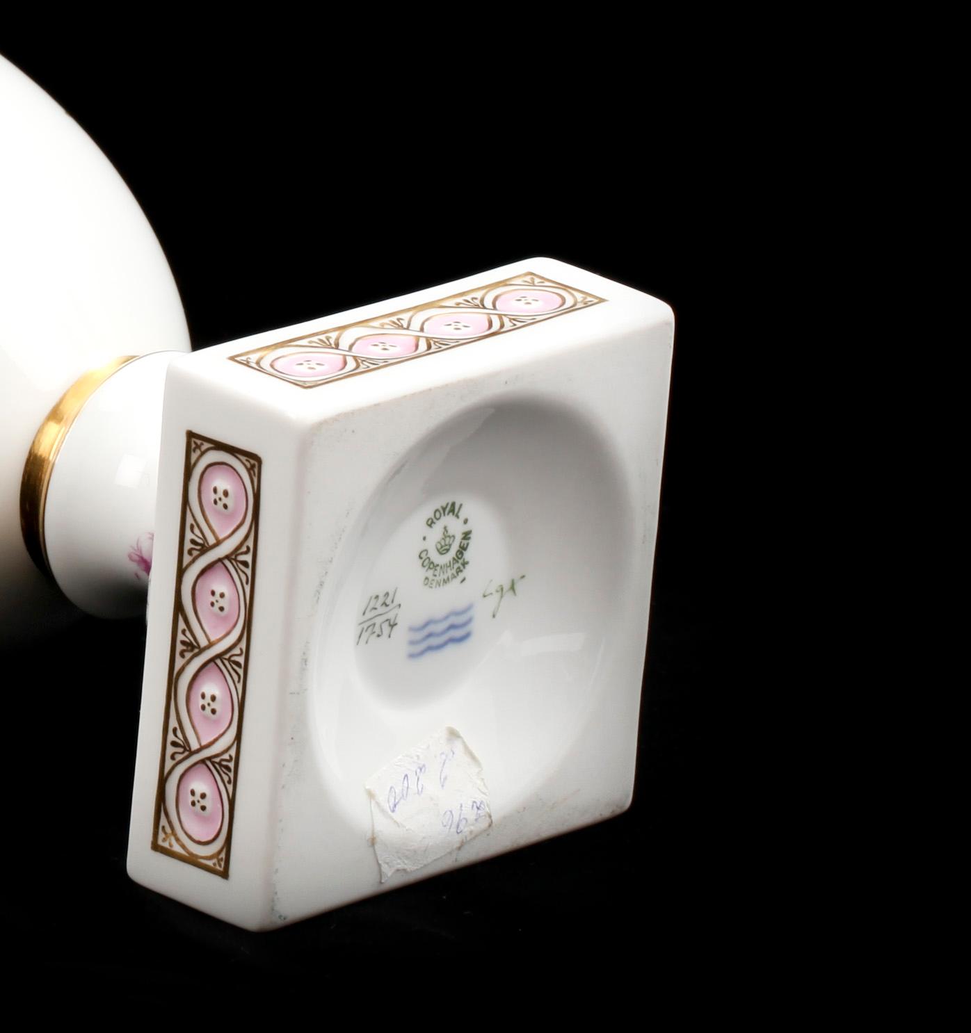 URNA MED LOCK, porslin, Royal Copenhagen, 1900-talets andra hälft.