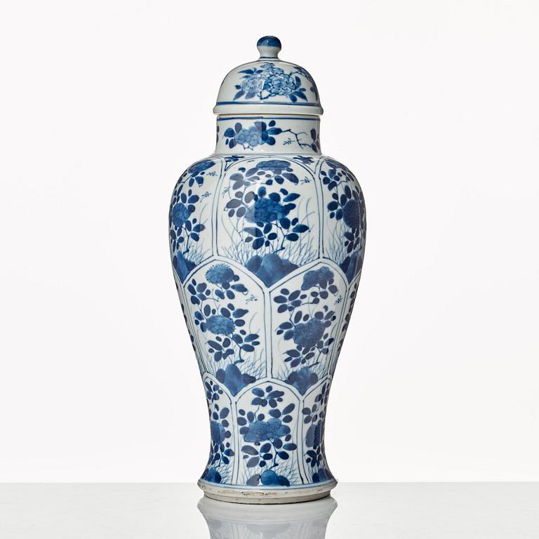 Two blue and white vases, Qing dynasty, Kangxi (1662-1722).