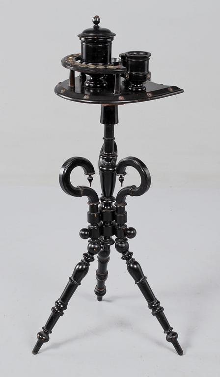 RÖKBORD, omkring sekelskiftet 1900.