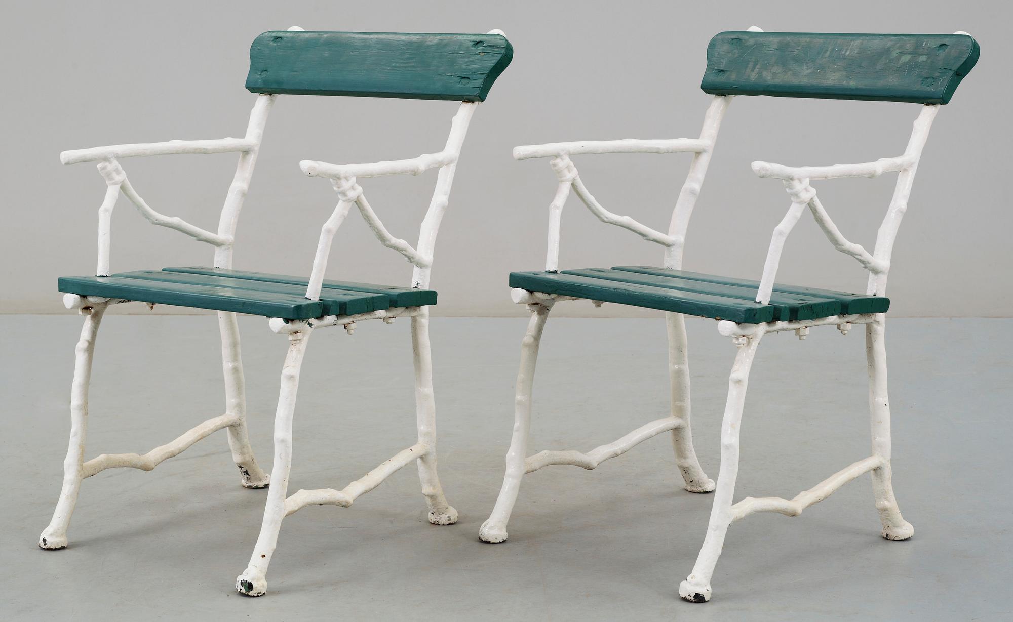 TRÄDGÅRDSFÅTÖLJER, ett par, gjutjärn, 1800-talets slut.