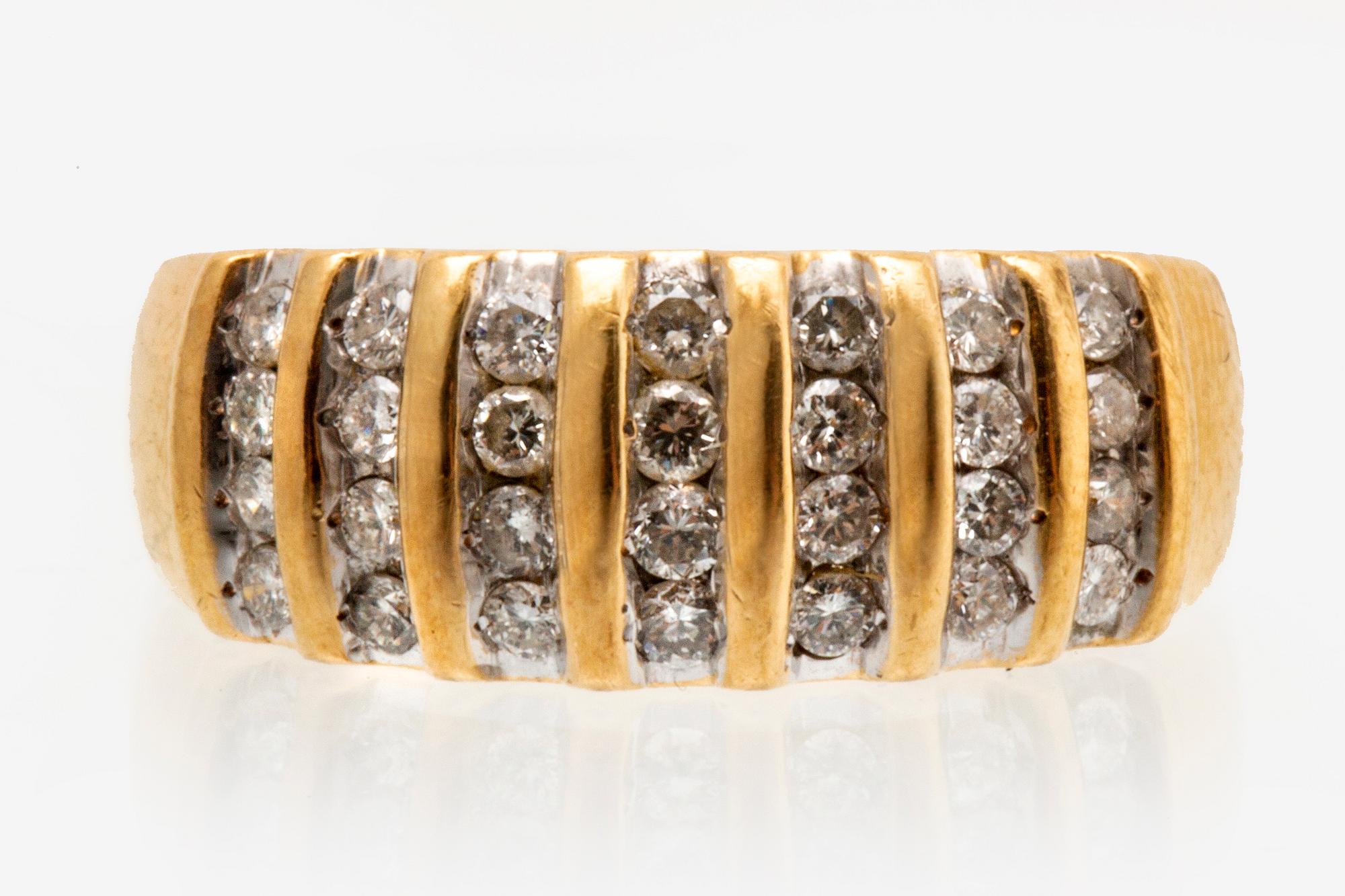 RING 18K guld med briljanter ca 0,40 ct totalt.
