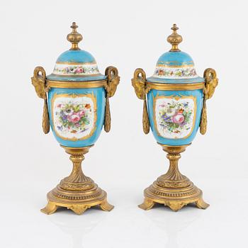 Bordsgarnityr, 5 delar, Louis XVI-stil, Frankrike, 1800-talets andra hälft.