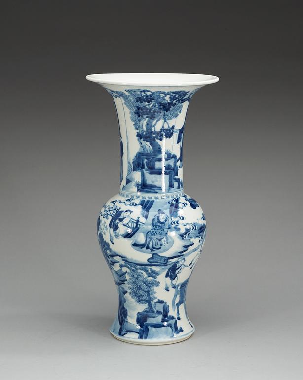 A large blue and white vase, Qing dynasty.