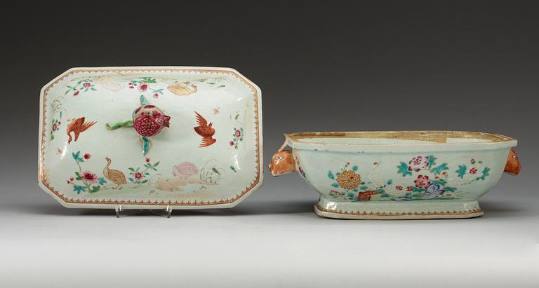 TERRIN med LOCK samt STEKFAT, kompaniporslin. Qing dynastin, Qianlong (1736-95).