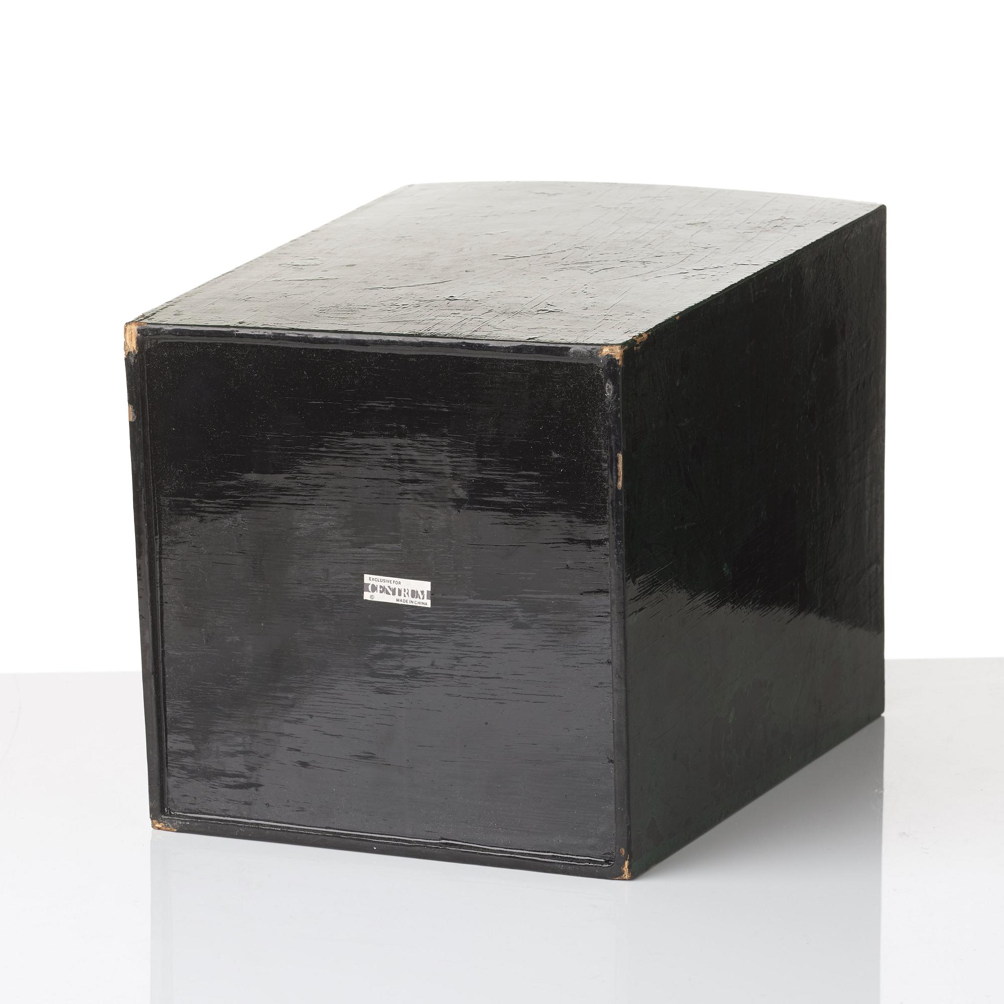 A malachite green lacquered wooden paper bin, 1960-70's.