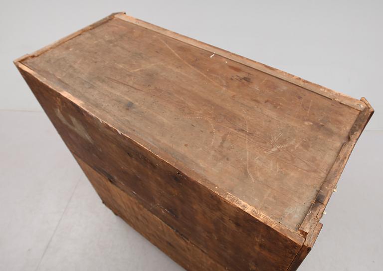 CHIFFONJÉ, sengustaviansk, omkring år 1800.