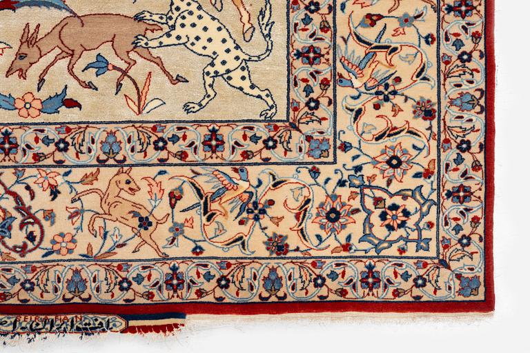 A semi-antique rug, Central Persia, signed (Hosien) Seirafian, c. 166 x 117 cm.