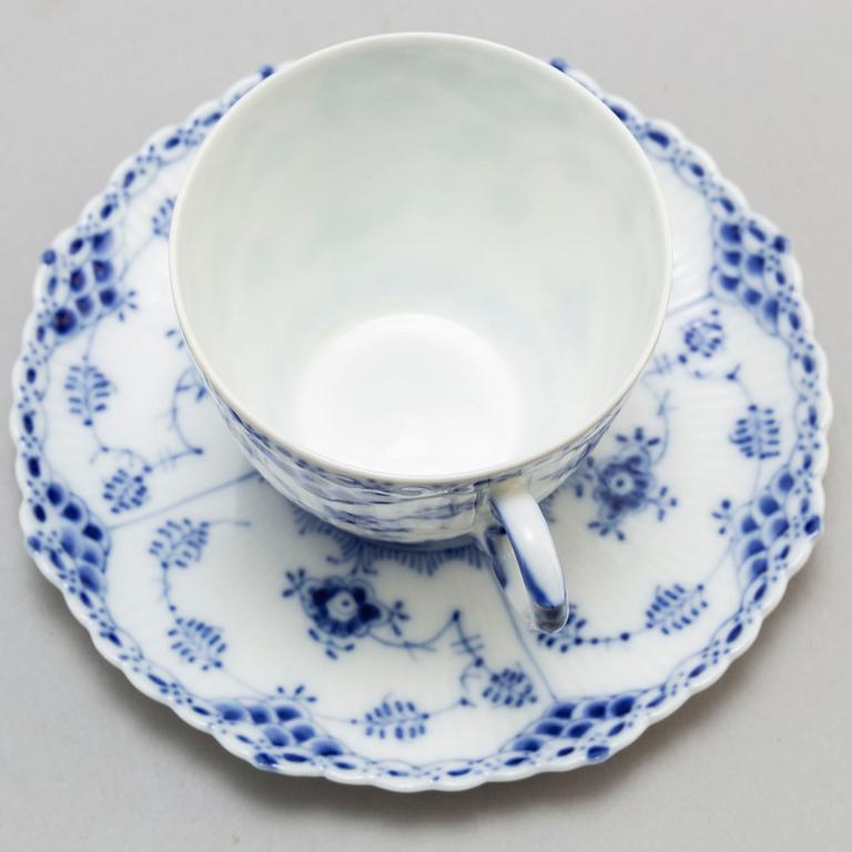 A 25-pieces porcelain 'Musselmalet' service from Royal Copenhagen.
