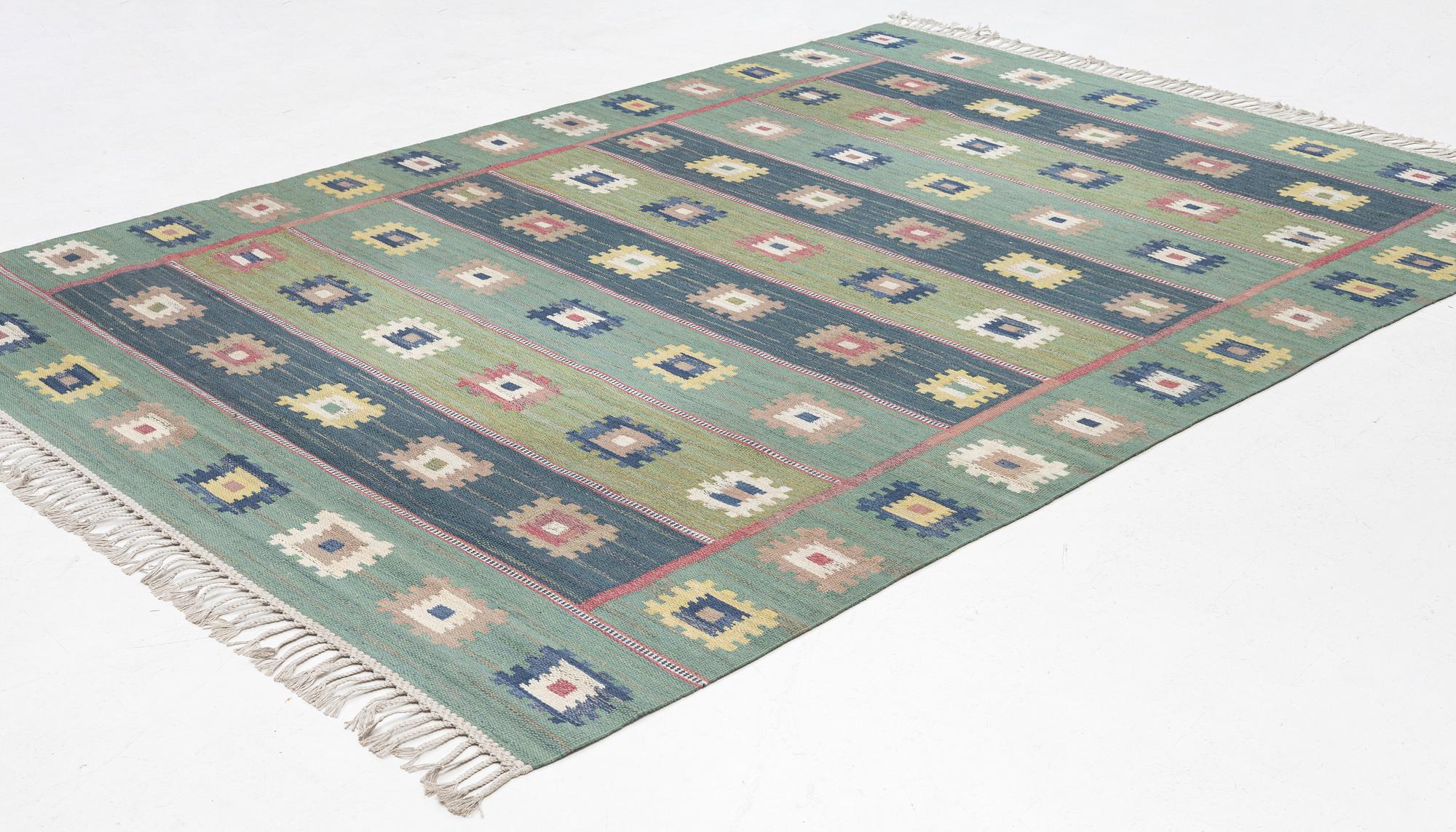 Märta Måås-Fjetterström, matta, "Grön äng", rölakan, ca 335 x 225 cm, signerad AB MMF.