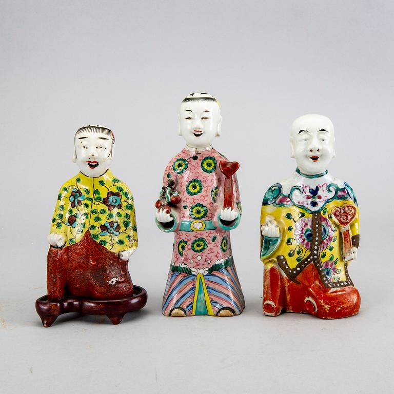 Figuriner 3 st "Laughing boys" Kina sen Qing porslin.