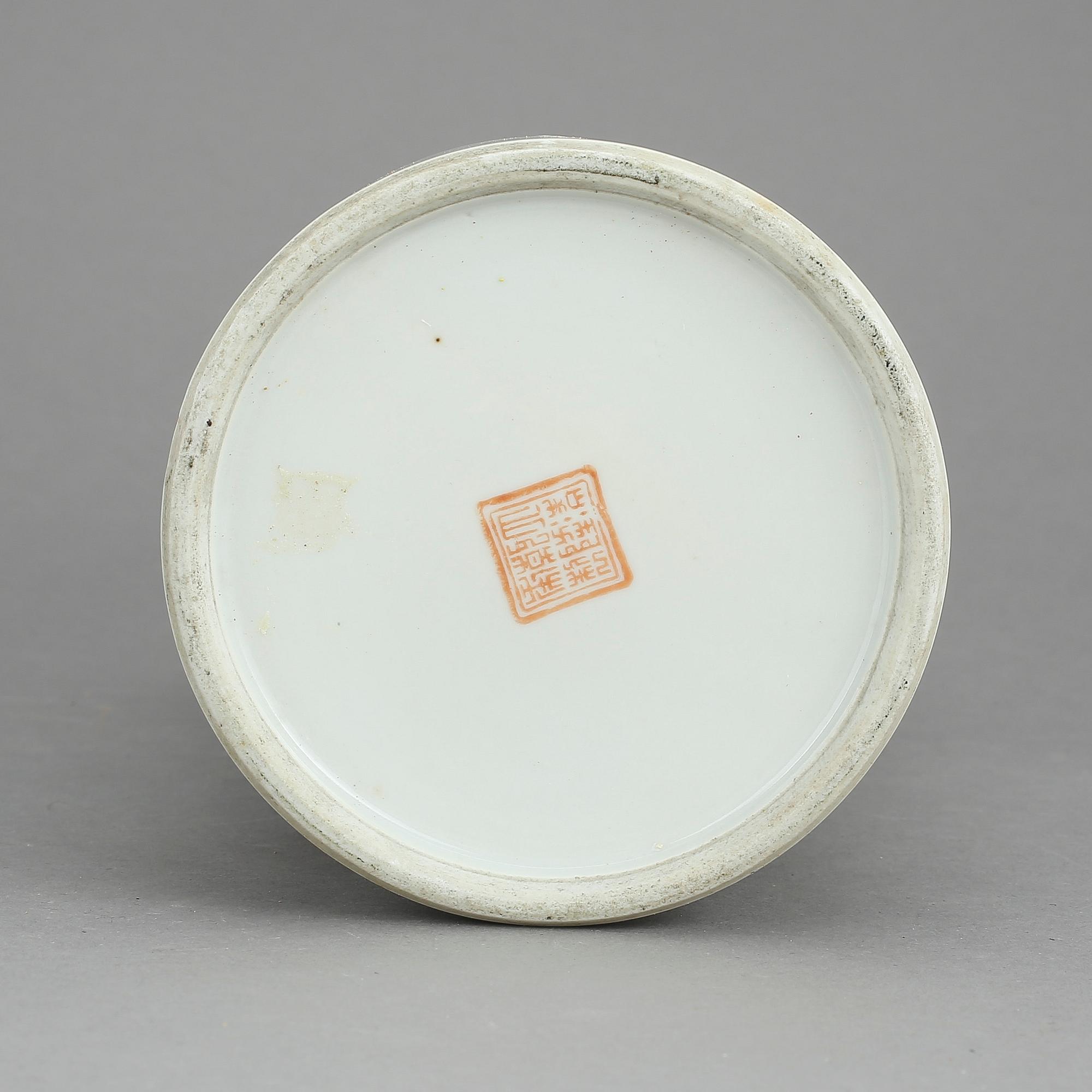 PERUKSVAS, porslin, Kina, omkring 1900.