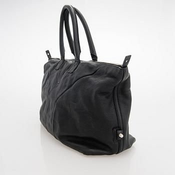 Yves Saint Laurent, a 'Easy Y Tote' bag.