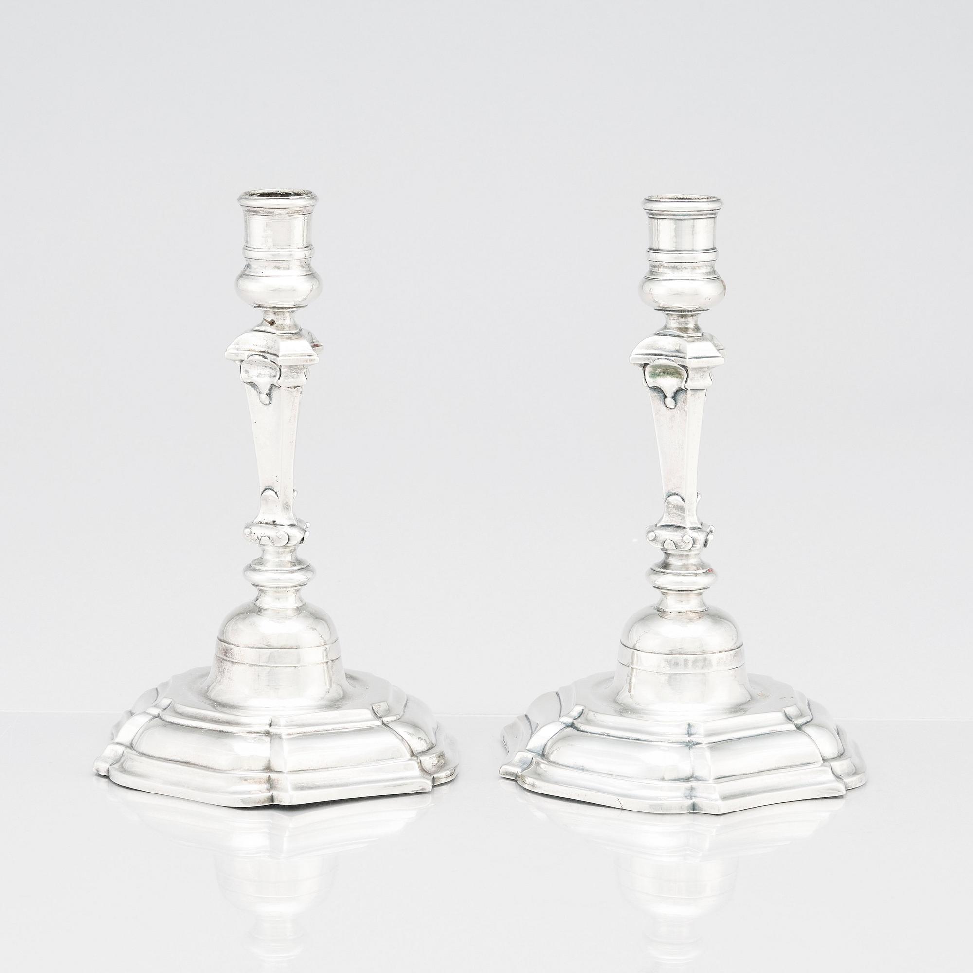 Petter Lund, ljusstakar, silver, ett par, Stockholm 1758. Senbarock.