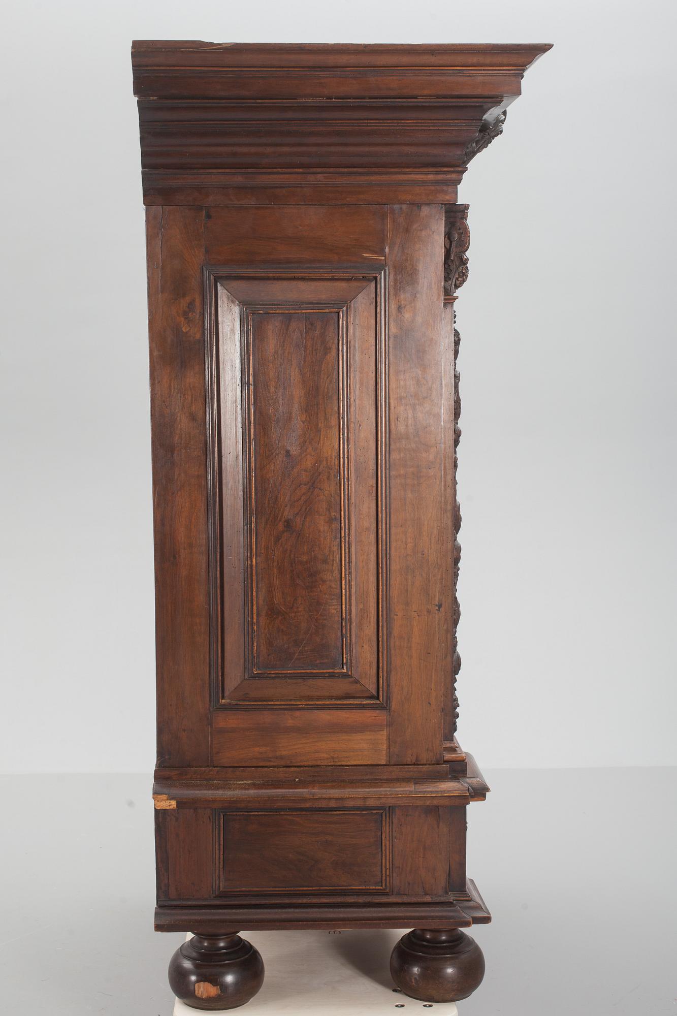 SKÅP, barock. 1700-tal.