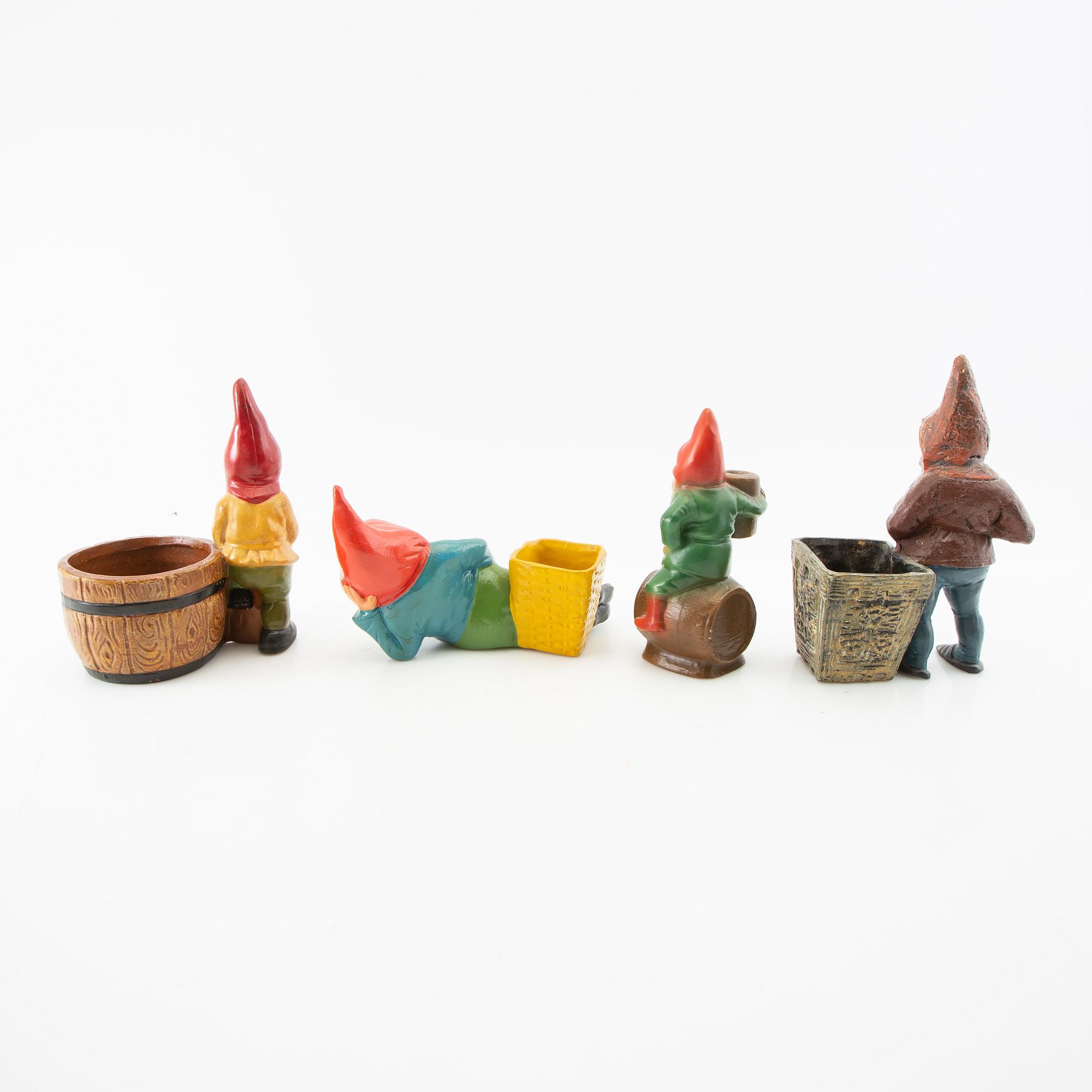 En samling tomtar 8 st mestadels Tyskland 1900-talets första hälft/mitt bemålad terrakotta.