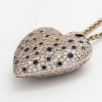 Necklace, 18K white gold with a large heart pendant set with sapphires and diamonds. With Italian and Finnish hallmarks.