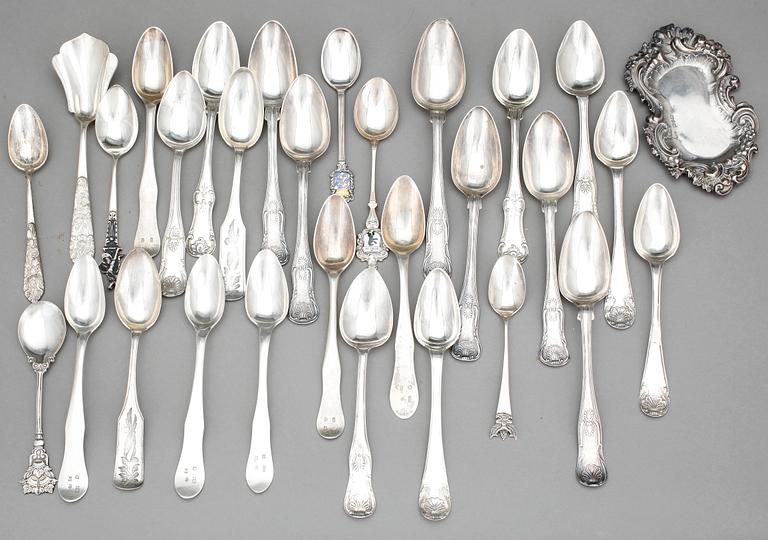 PARTI SILVER, 30 delar, bland annat Johan Fredriksson, Umeå, 1883, vikt ca 393 gram.
