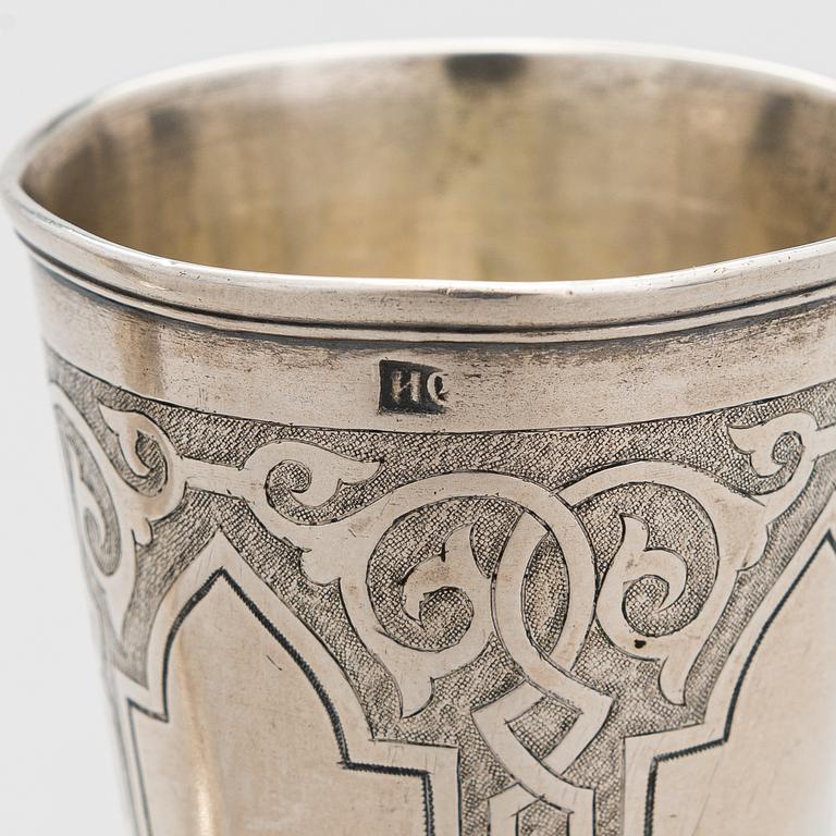 Bägare på fot, 2 st, silver Ryssland 1864 och 1883-86.