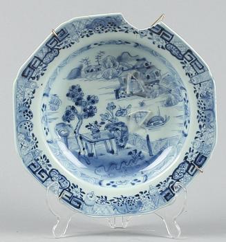 TALLRIKAR, 3+4 st, porslin, Kina, Qianlong, 1700-tal.