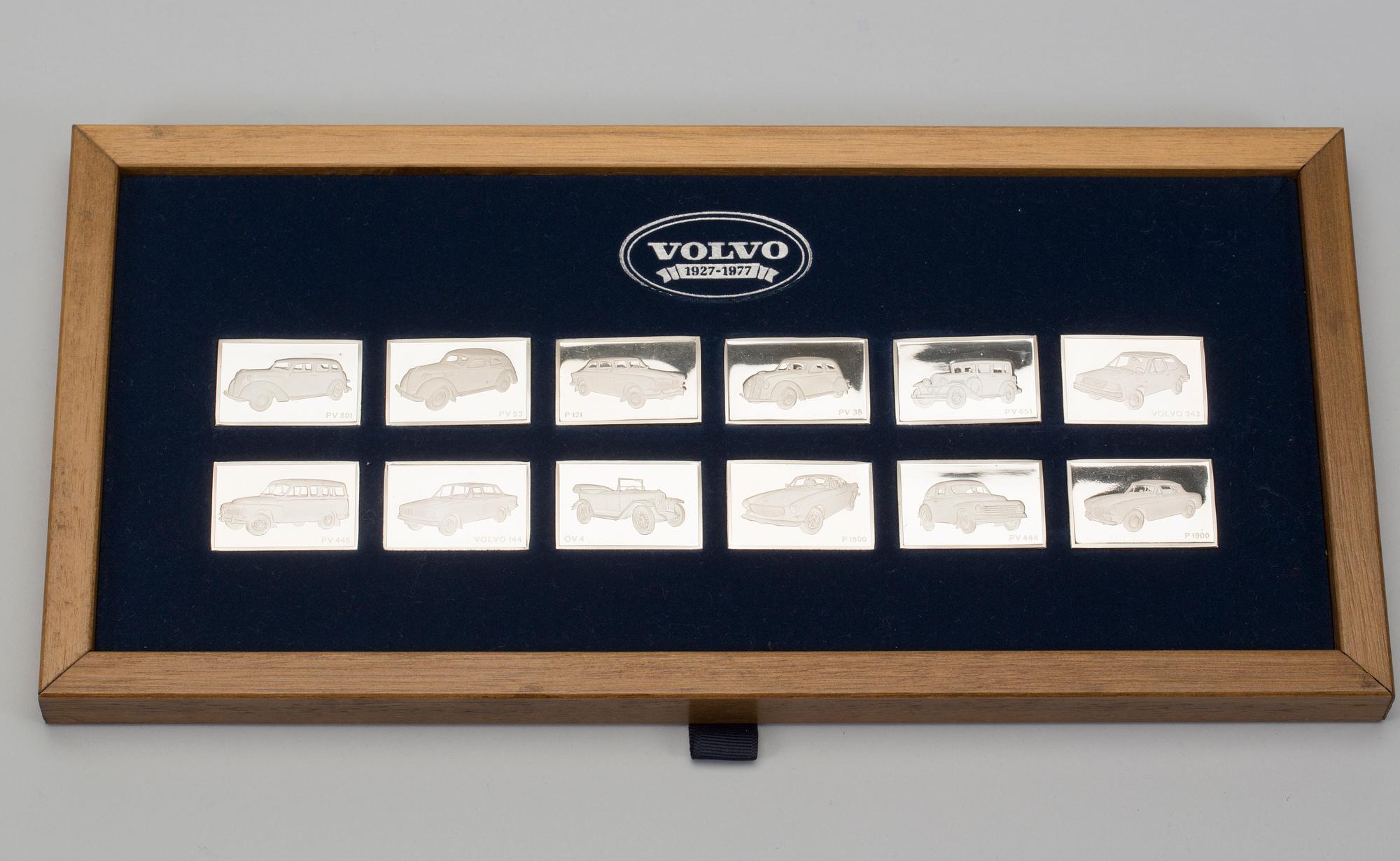 PLAKETTER, 12 st, "Volvo 1927-1977", sterlingsilver, vikt 226 g.
