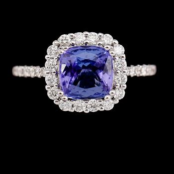 RING, 18 k vitguld, blå tanzanit 2.69 ct, briljantslipade diamanter tot ca 0.53 ct.