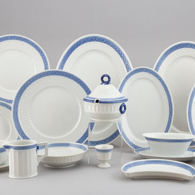 ARNOLD KROG, servis, 45 delar, porslin. "Blå Vifte", Royal Copenhagen, Danmark, 1900-talets andra hälft.