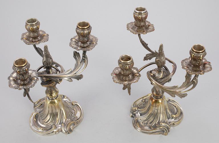 KANDELABRAR, ett par, rokokostil, Württembergische Metallwarenfabrik, 1900-talets början.