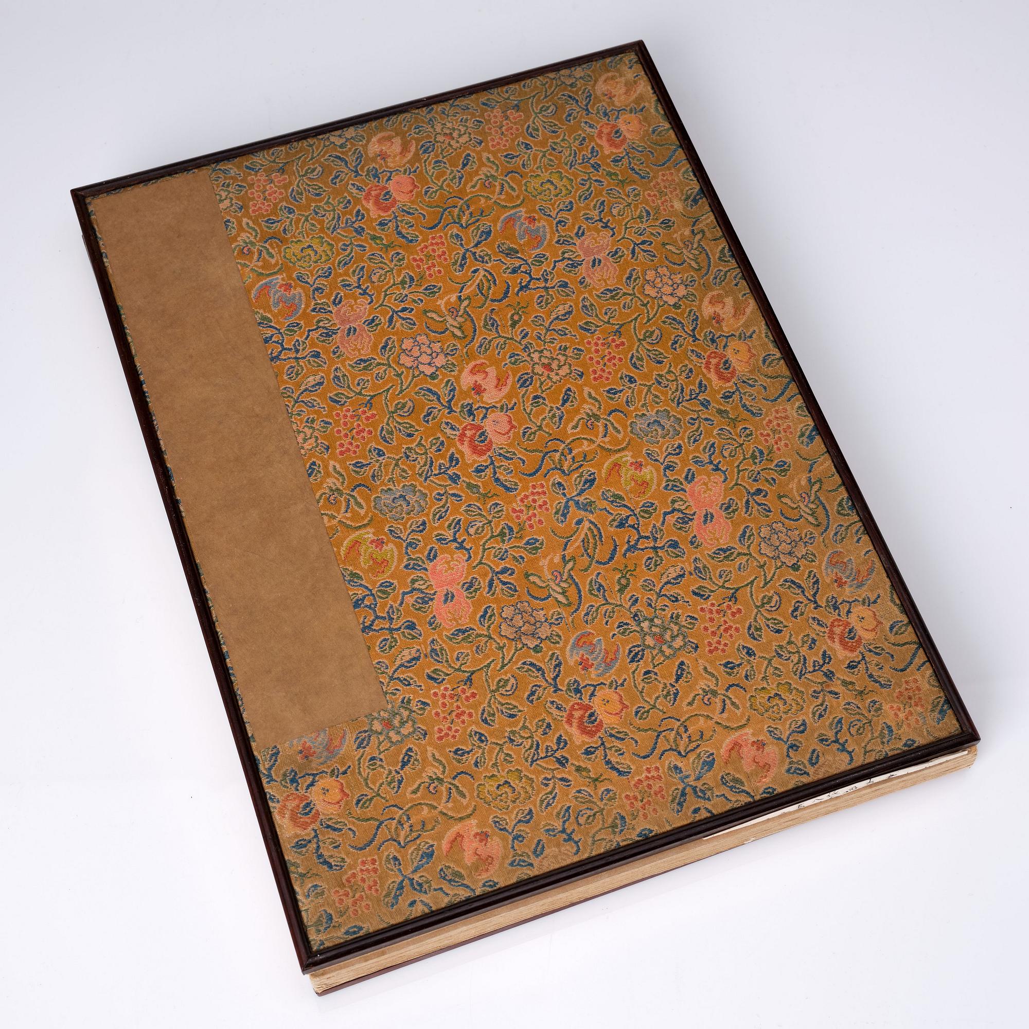 An album with 16 pages in the style of Wen Zhengming (1470–1559), Qing dynasty, 19th Century.