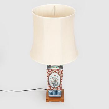 Bordslampa, porslin, Kina, 1900-tal.