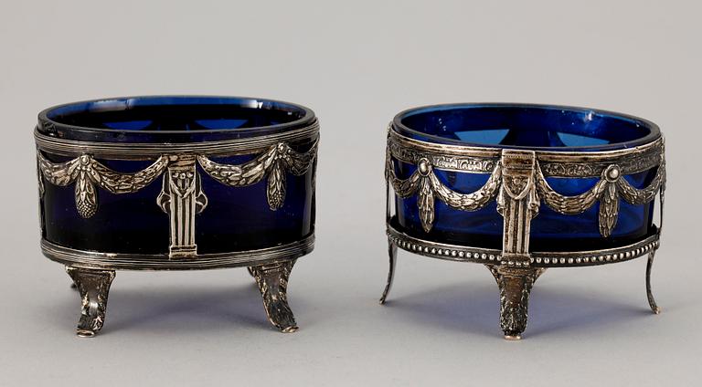 SALTKAR, 2 st silver, b.la. Johan Abraham Hallard (1774-1809). Totalvikt 258.
