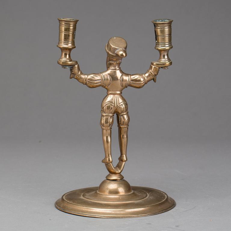 A BRASS CANDLESTICK, NORTHERN EUROPE, 17/18TH CENTURY.