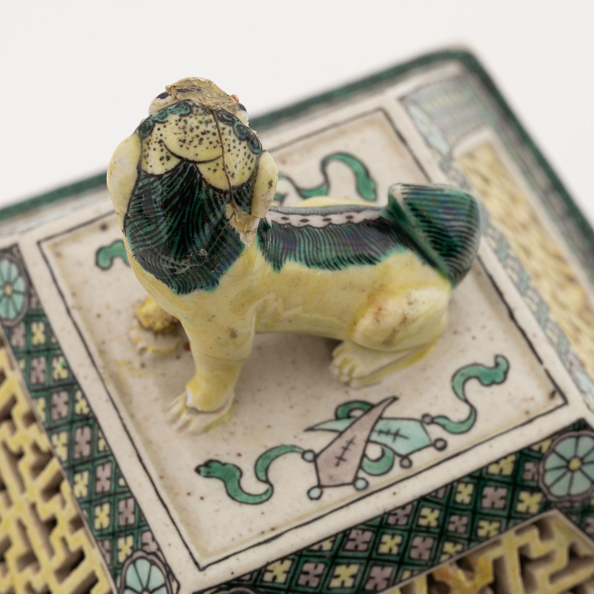 A Chinese bisquit porcelain sencer, 20th century.