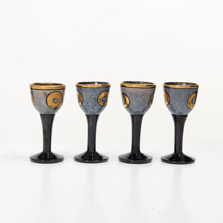 Ulrica Hydman-Vallien, 2+4 vinglas samt vaser, 2 st, Kosta Boda.